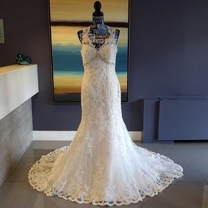 FINAL SALE: Classic Ivory gold wedding gown size 12